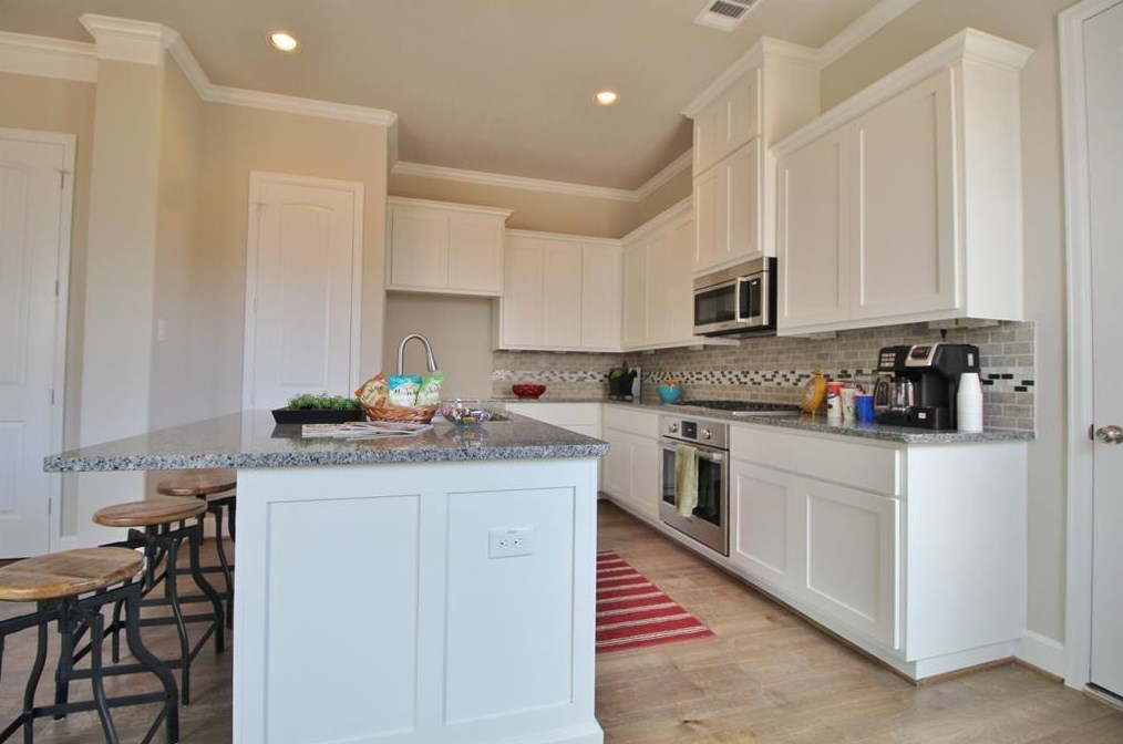 5917 Kiam St, Houston, TX 77008-1070