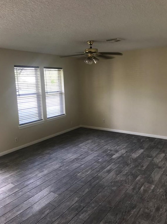 8029 Lawrence St #b, Hitchcock, TX 77563