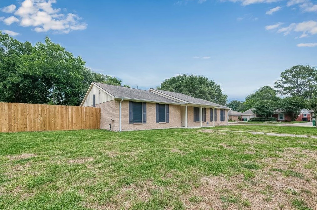 5910 Dellfern Dr, Houston, TX 77035