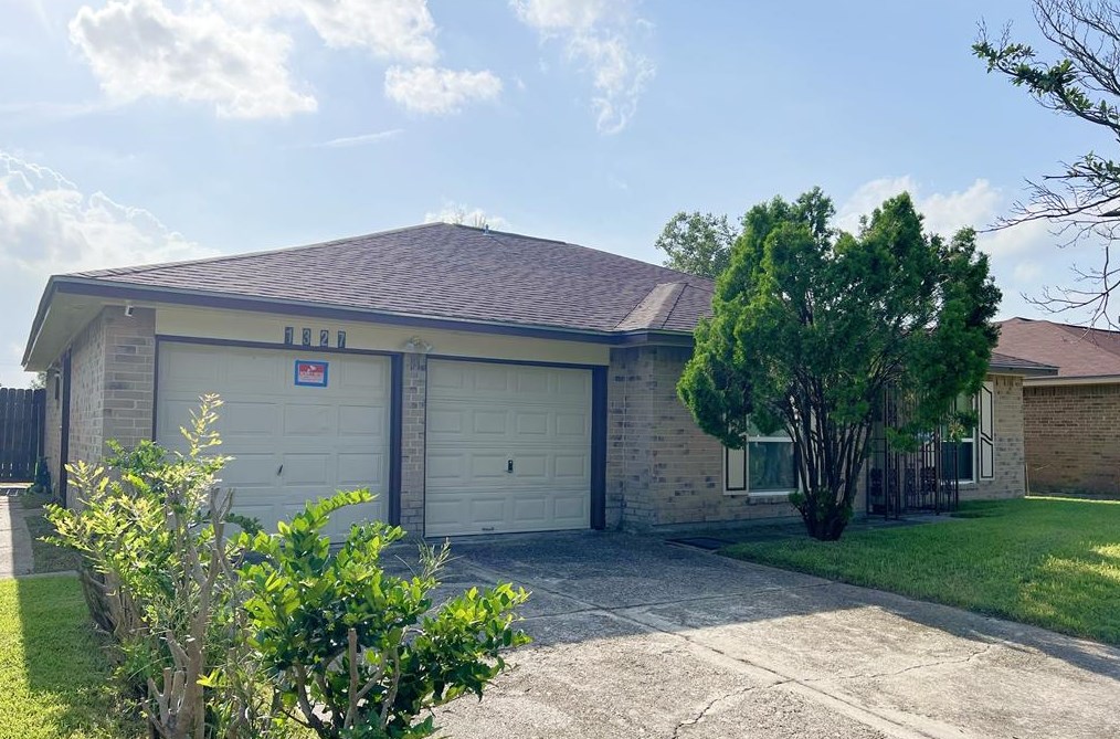 1327 Castle Glen Dr, Houston, TX 77015