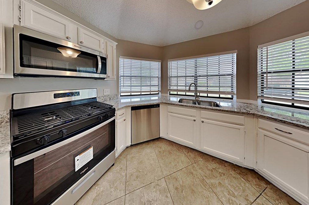 4418 Waterfall Way, Sugar Land TX  77479-2003 exterior