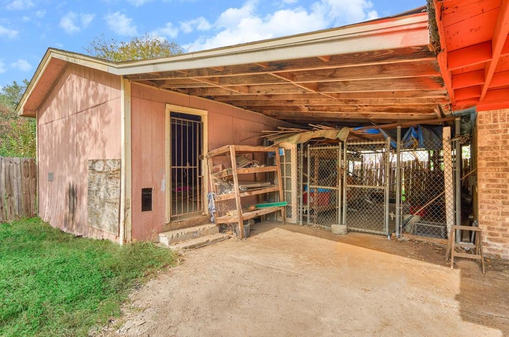 9103 Shl Crk Dr, Houston TX  77064-1617 exterior