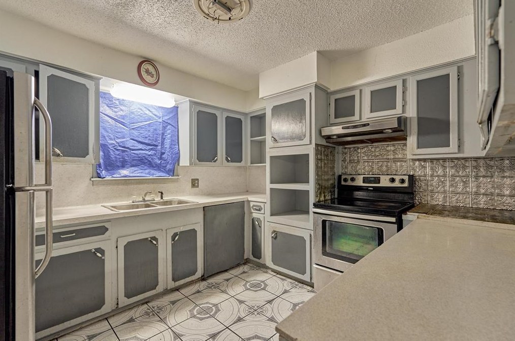 9103 Shl Crk Dr, Houston TX  77064-1617 exterior