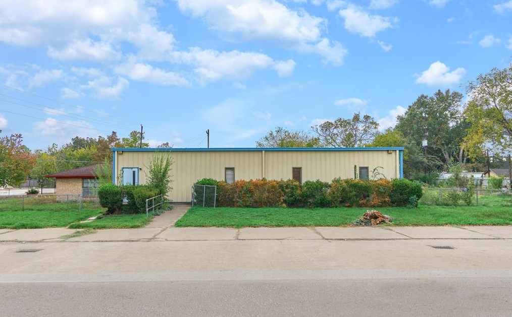 9103 Shl Crk Dr, Houston TX  77064-1617 exterior