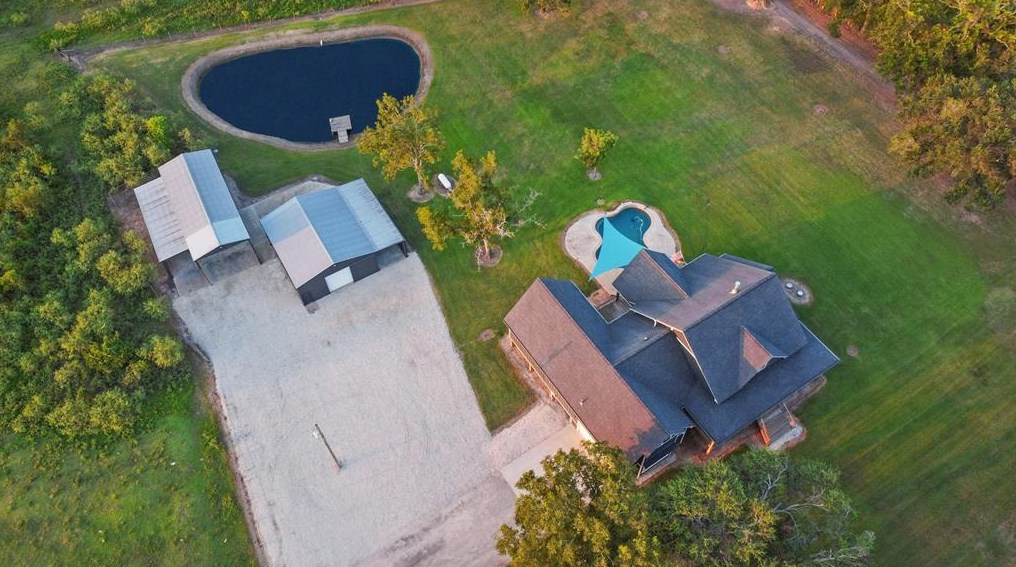 5275 County Rd 30, Angleton, TX 77515