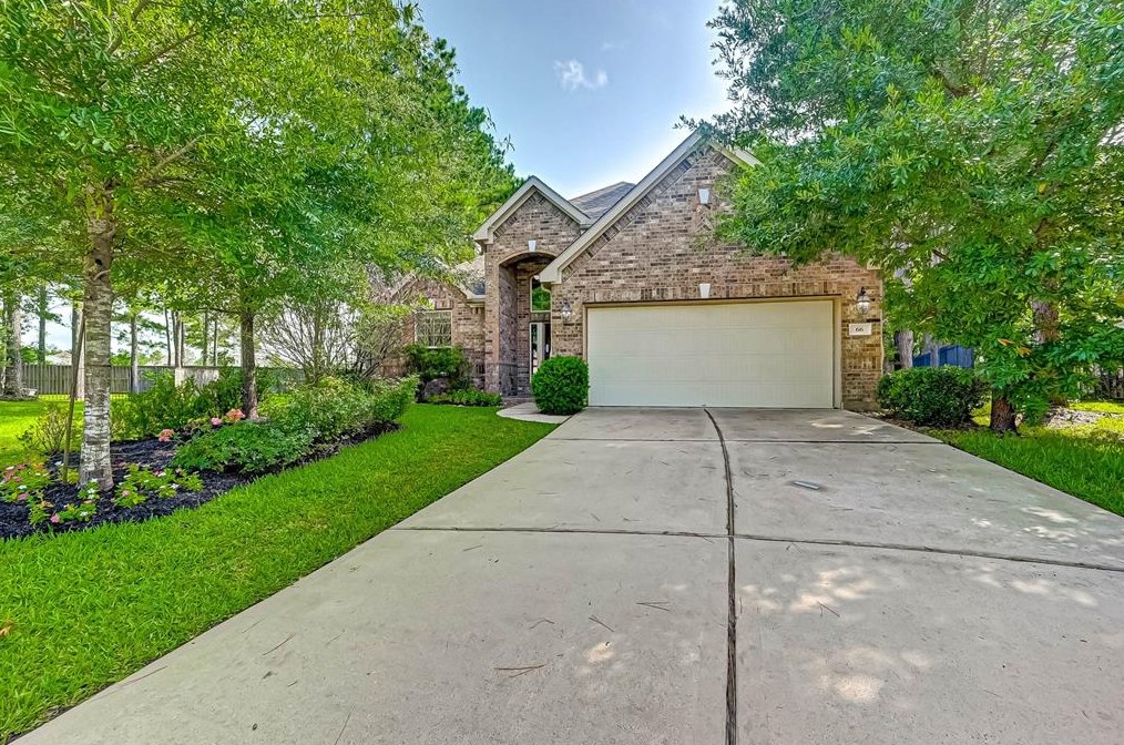 66 N Marshside Pl, Spring, TX 77389