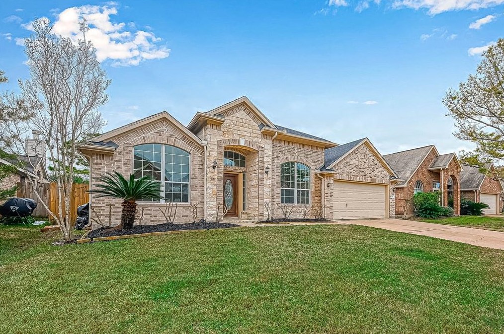 12412 Silent Creek Dr, Pearland, TX 77584