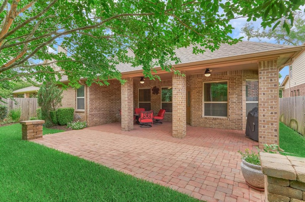 106 Deer Crossing Ct, Conroe, TX 77384