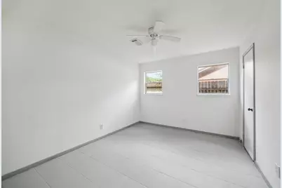 604 Briarclift Lane, Baytown, TX 77521 - Photo 10