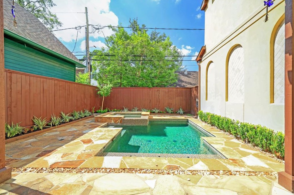 2733 Cason St, Houston TX  77005-3812 exterior