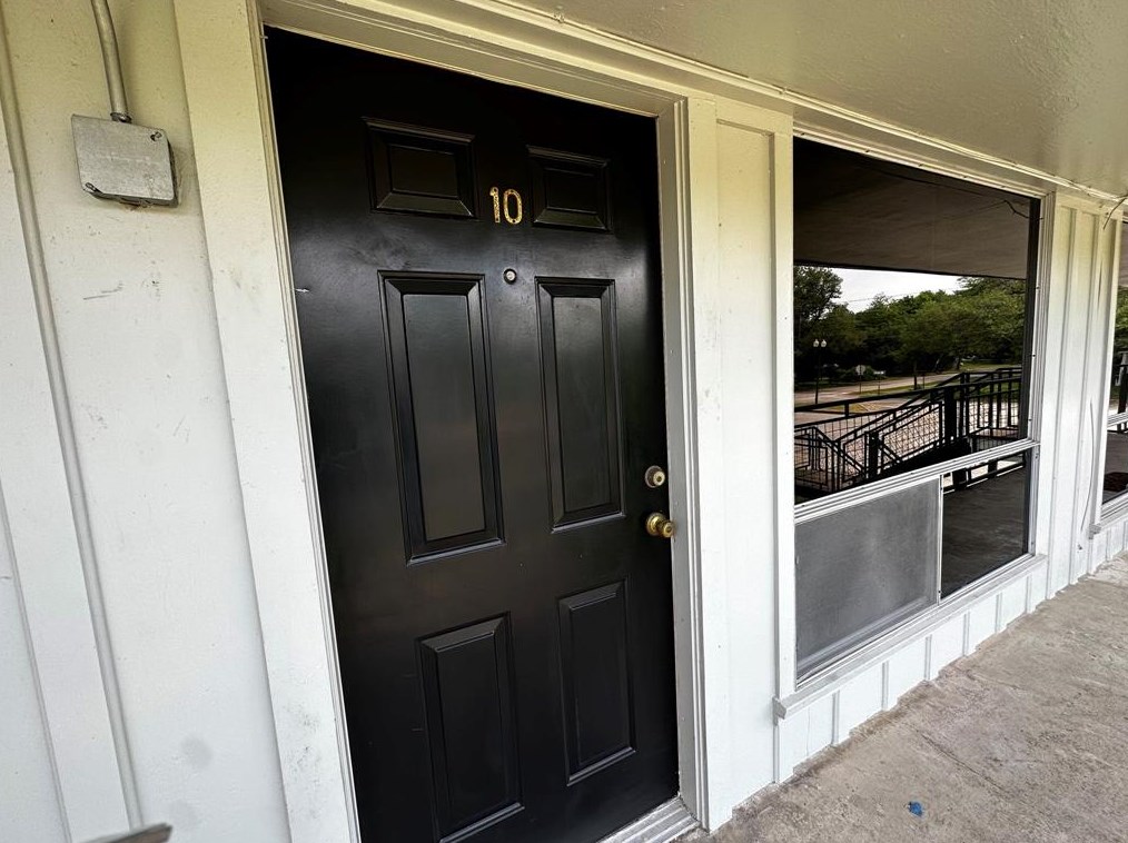 2201 N Grand Blvd #10, Pearland, TX 77581