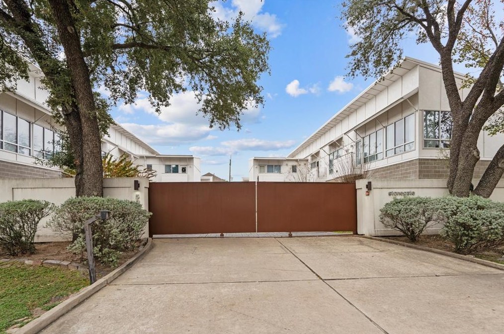 5920 Fairdale Ln #5, Houston, TX 77057