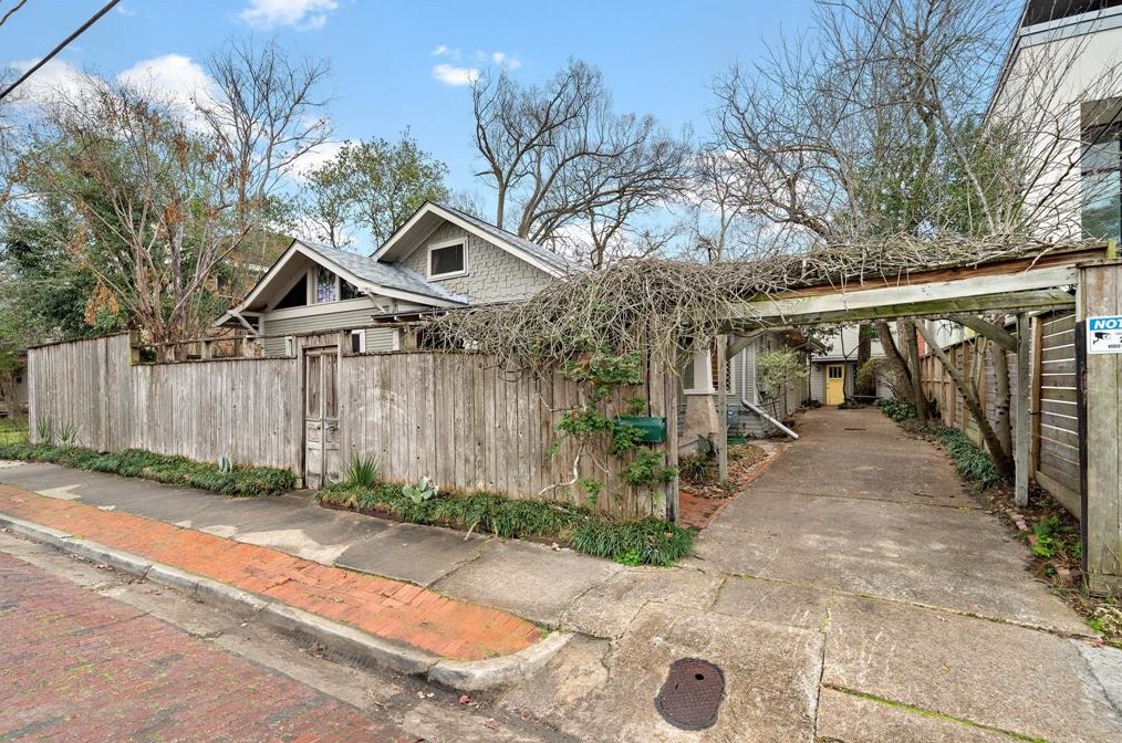1517 Indiana St, Houston, TX 77006-1817