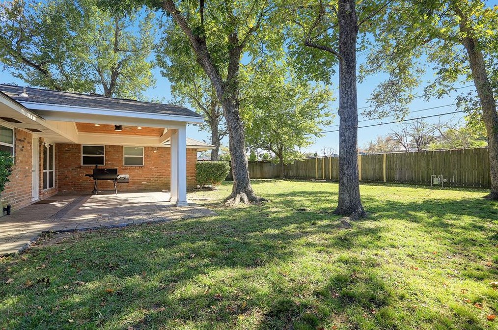 8923 Blankenship Dr, Houston TX  77080-3002 exterior