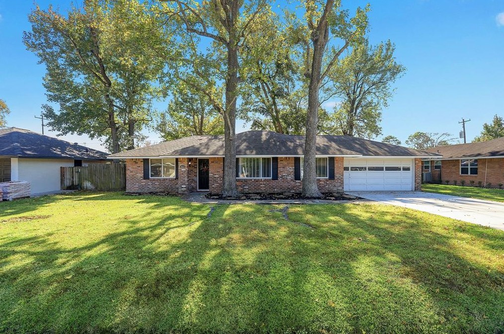8923 Blankenship Dr, Houston, TX 77080-3002