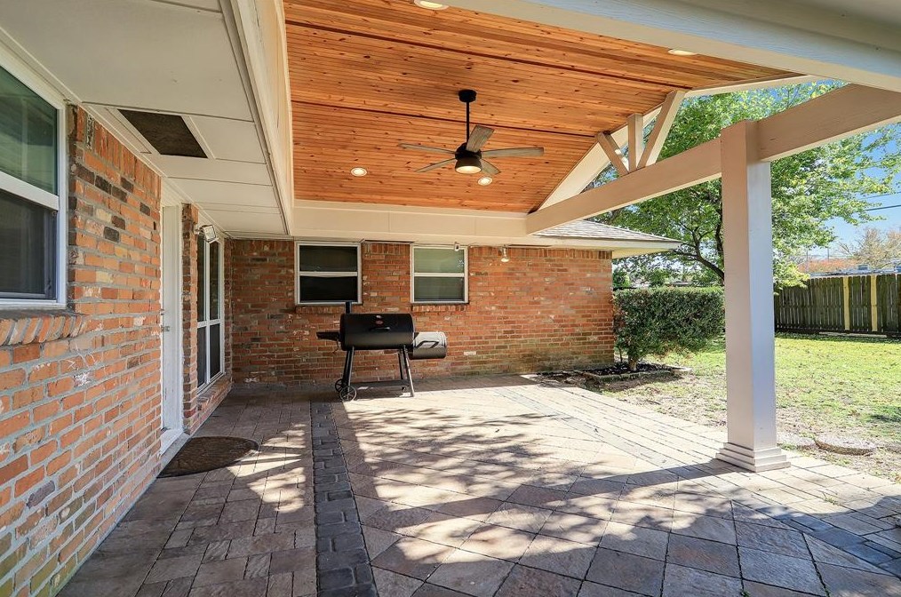 8923 Blankenship Dr, Houston TX  77080-3002 exterior