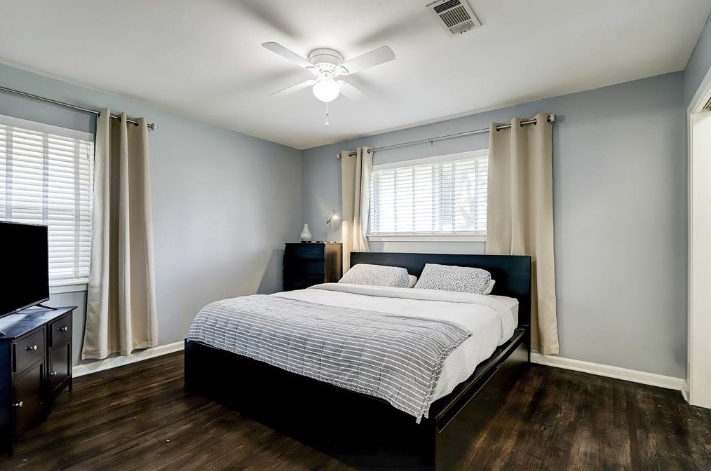 8923 Blankenship Dr, Houston TX  77080-3002 exterior