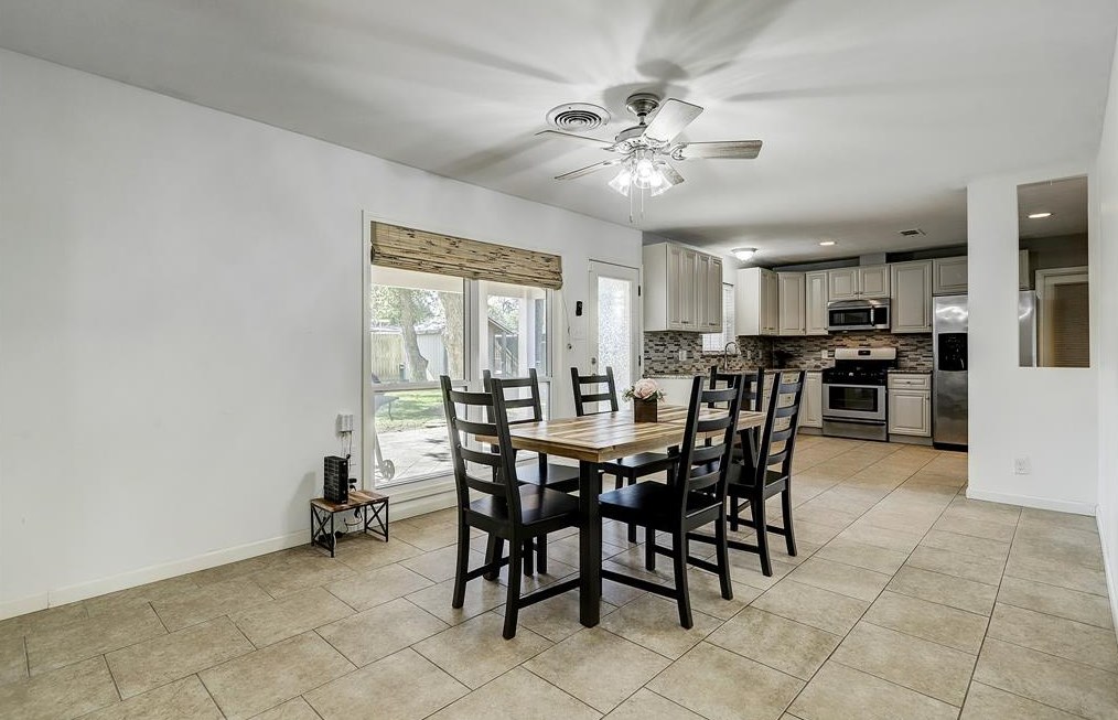 8923 Blankenship Dr, Houston TX  77080-3002 exterior