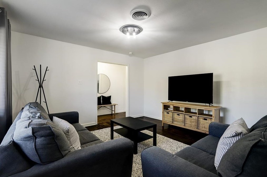 8923 Blankenship Dr, Houston TX  77080-3002 exterior