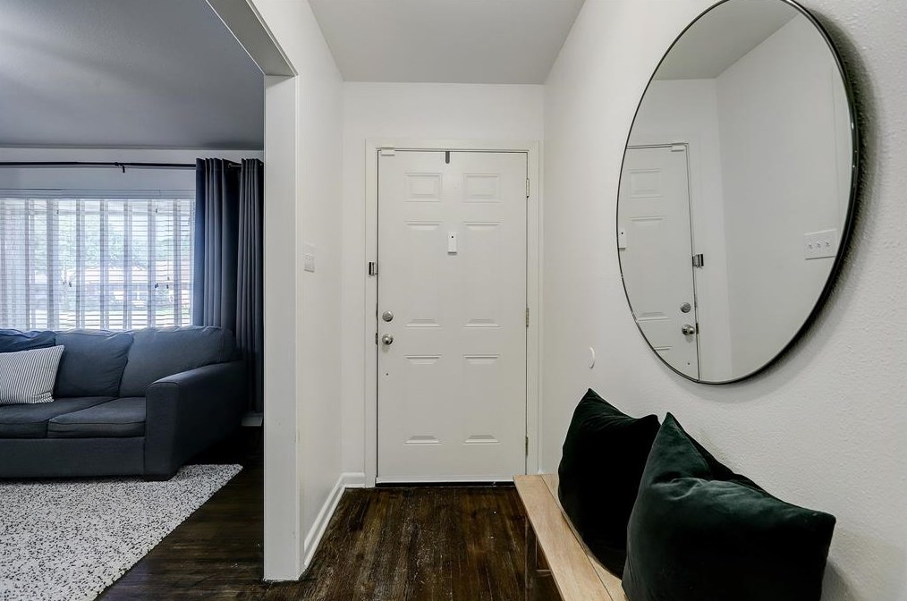 8923 Blankenship Dr, Houston TX  77080-3002 exterior