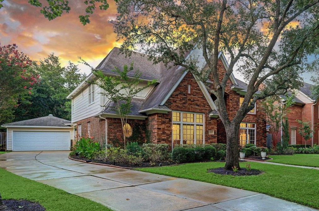 3523 Meadow Spring Dr, Sugar Land, TX 77479-3252