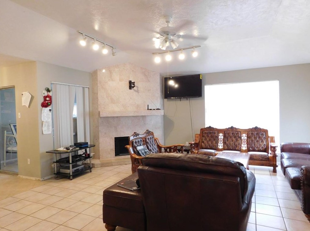 9306 Keegans Wood Dr, Houston, TX 77083
