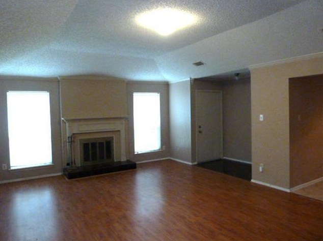 8410 Grand Knolls Dr, Houston TX  77083-5502 exterior