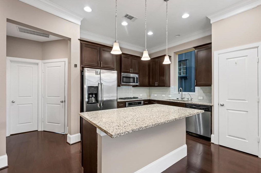1812 Dennis St, Houston TX  77004-1223 exterior