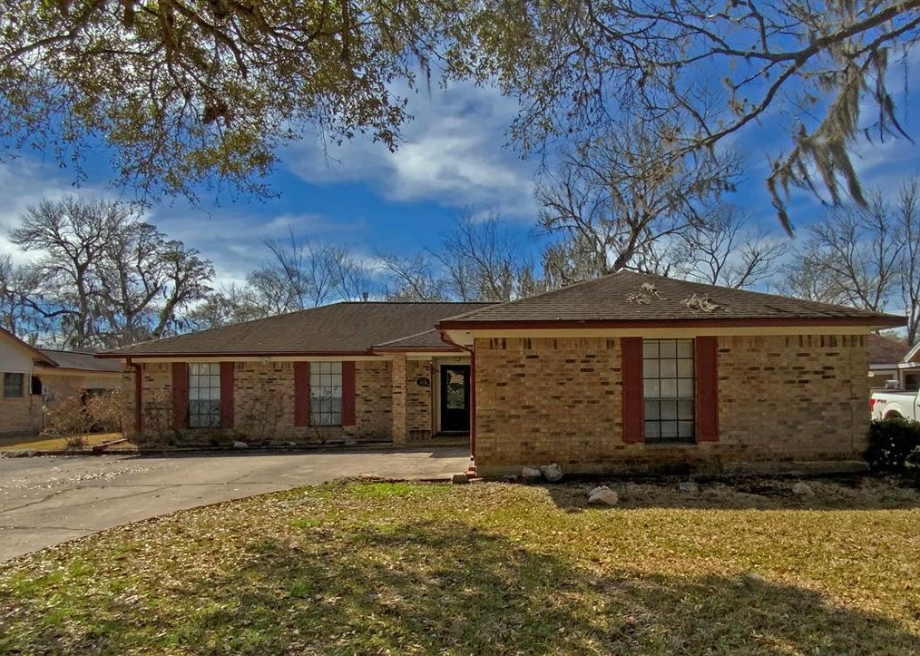 311 Raintree Ln, Richwood, TX 77566-4641