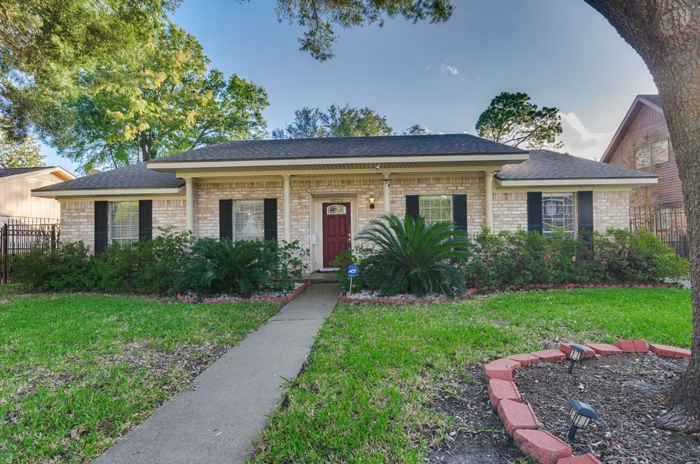 9223 Sandstone St, Houston, TX 77036
