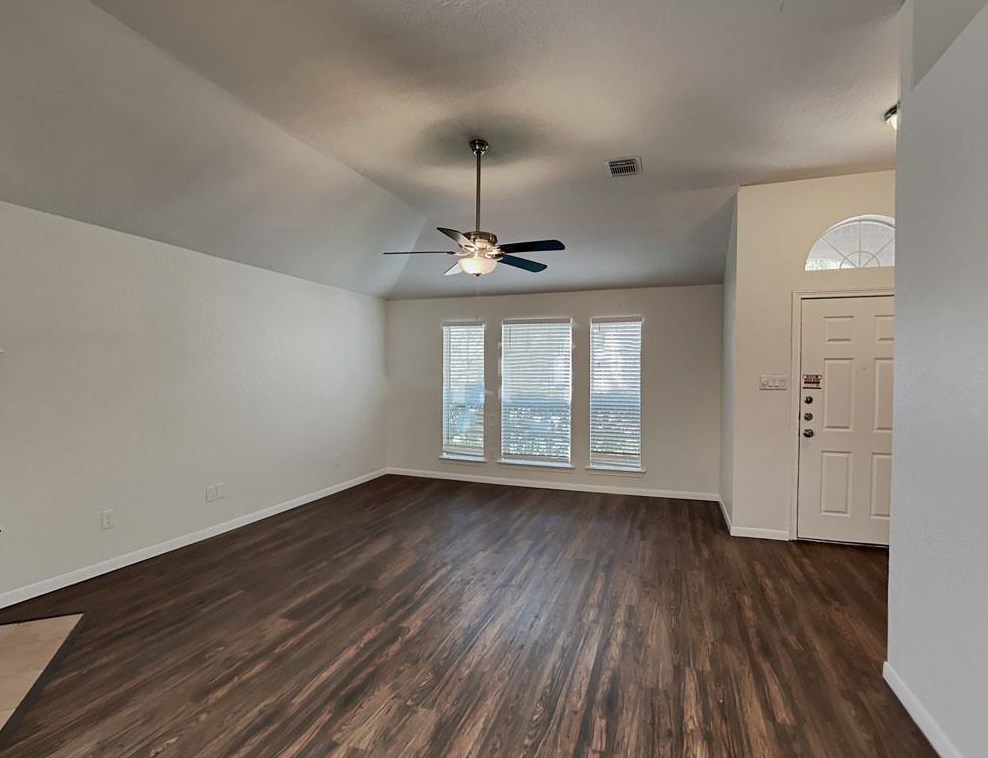 5106 Chasewood Dr, Bacliff, TX 77518