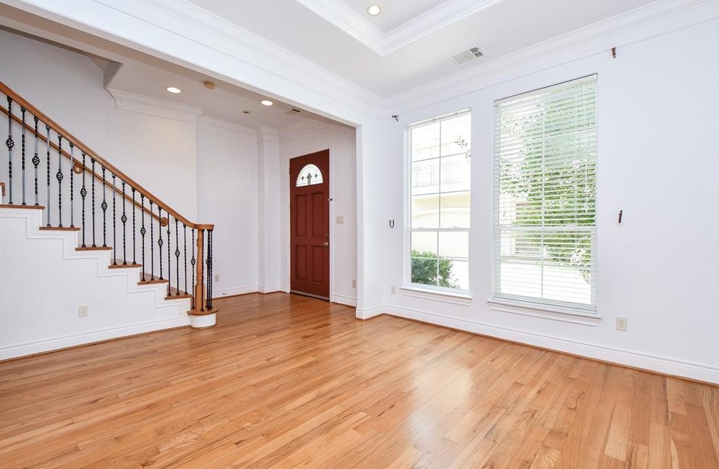 5640 Winsome Ln, Houston TX  77057-5730 exterior