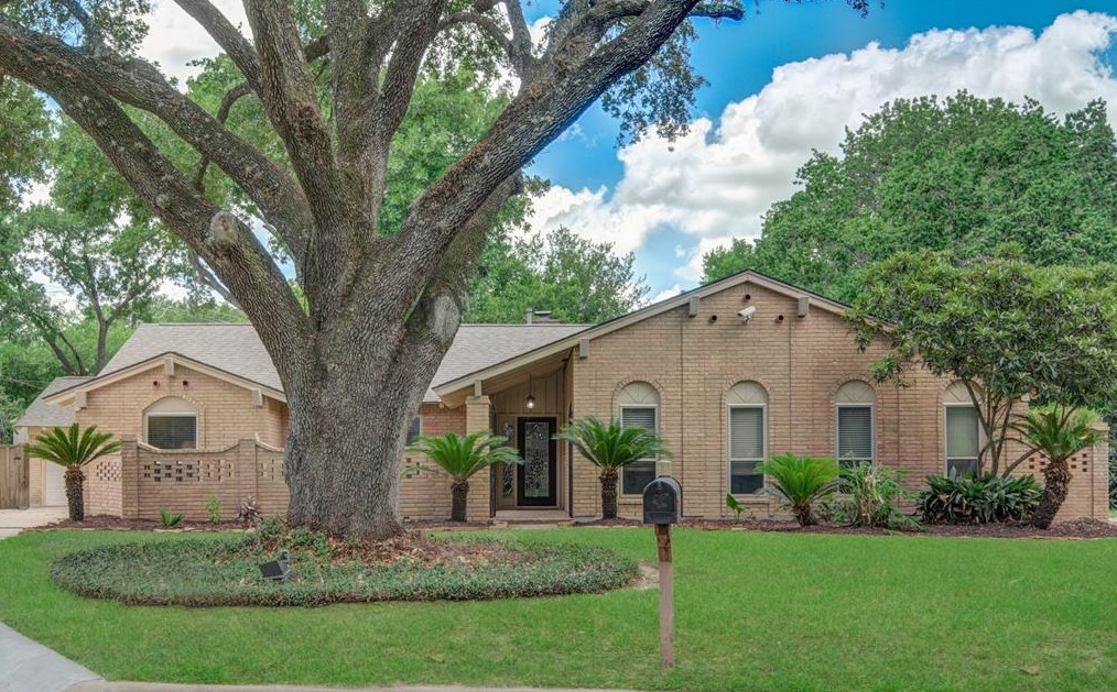 12562 Honeywood Trl, Houston, TX 77077-2420