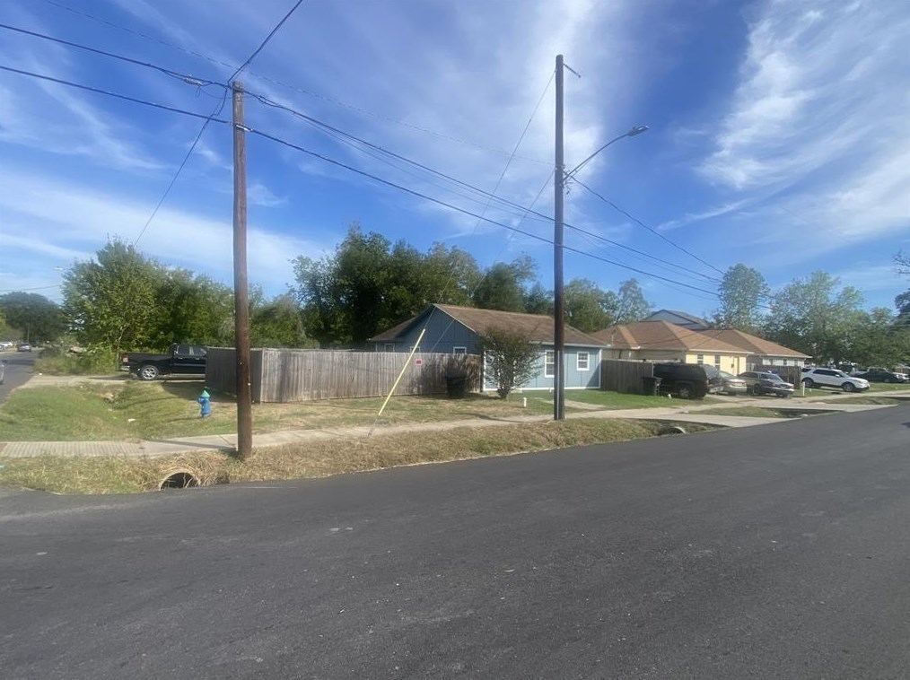 9305 Coffee St, Houston TX  77033-3496 exterior