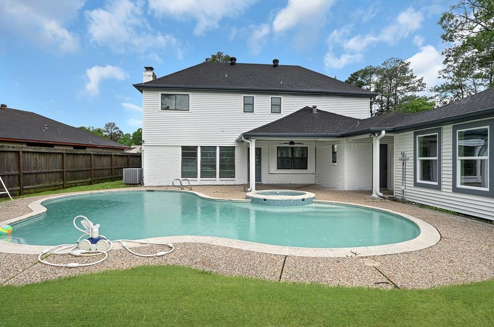 16218 Coral Bay St, Crosby, TX 77532