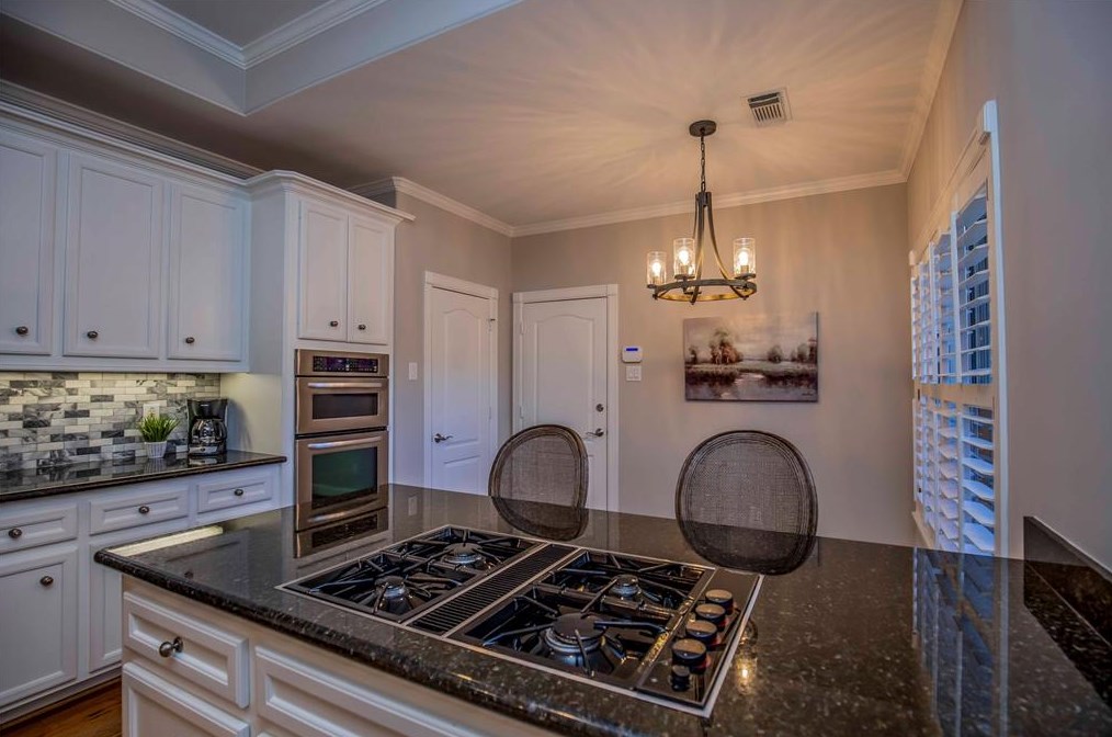 1609 Mcduffie, Houston TX  77019-5311 exterior