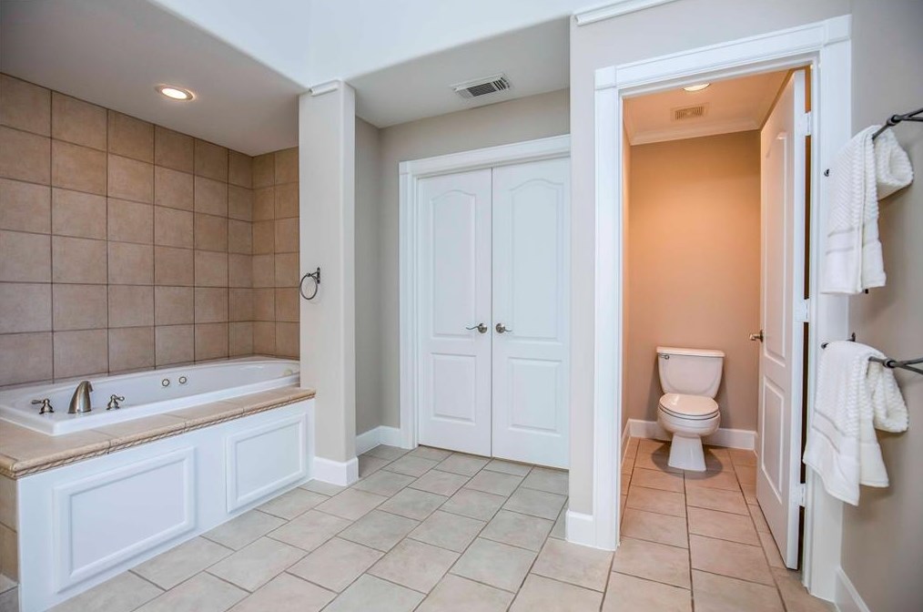 1609 Mcduffie, Houston TX  77019-5311 exterior