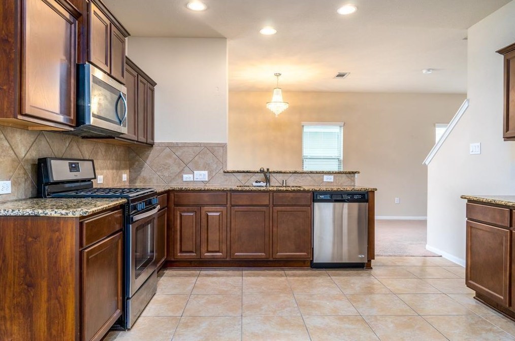 1906 Howth Ave, Houston, TX 77051