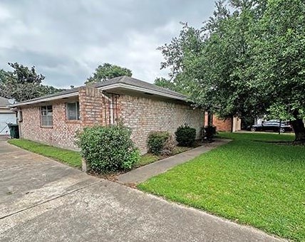 12202 Creekhurst Dr, Houston TX  77099-3114 exterior