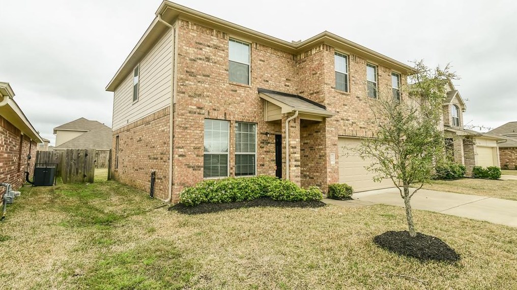 200 Rodeo Dr, Manvel, TX 77578