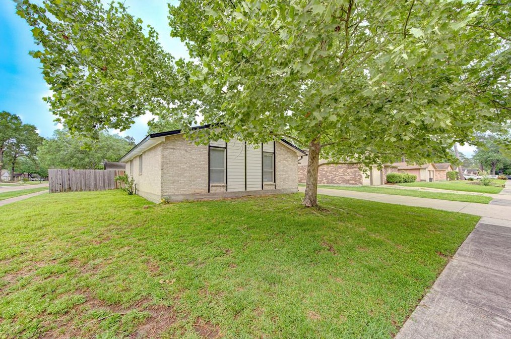 6903 Foxside Ln, Humble, TX 77338