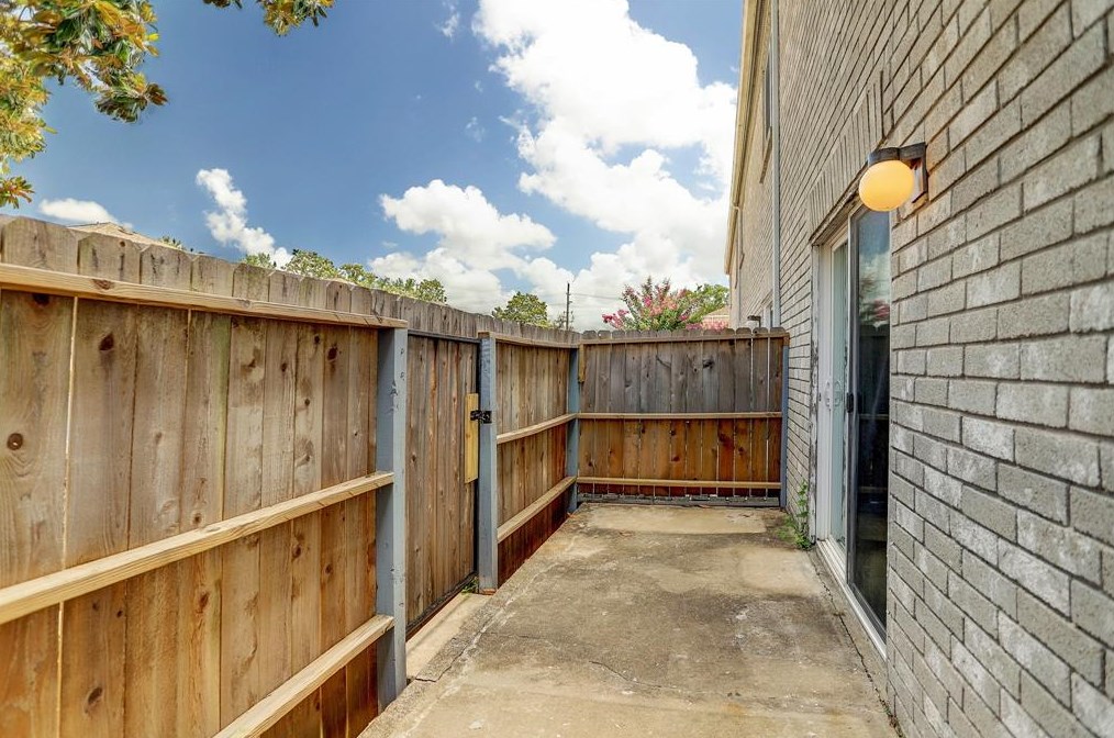 7745 Cambridge St, Houston TX  77054-2011 exterior