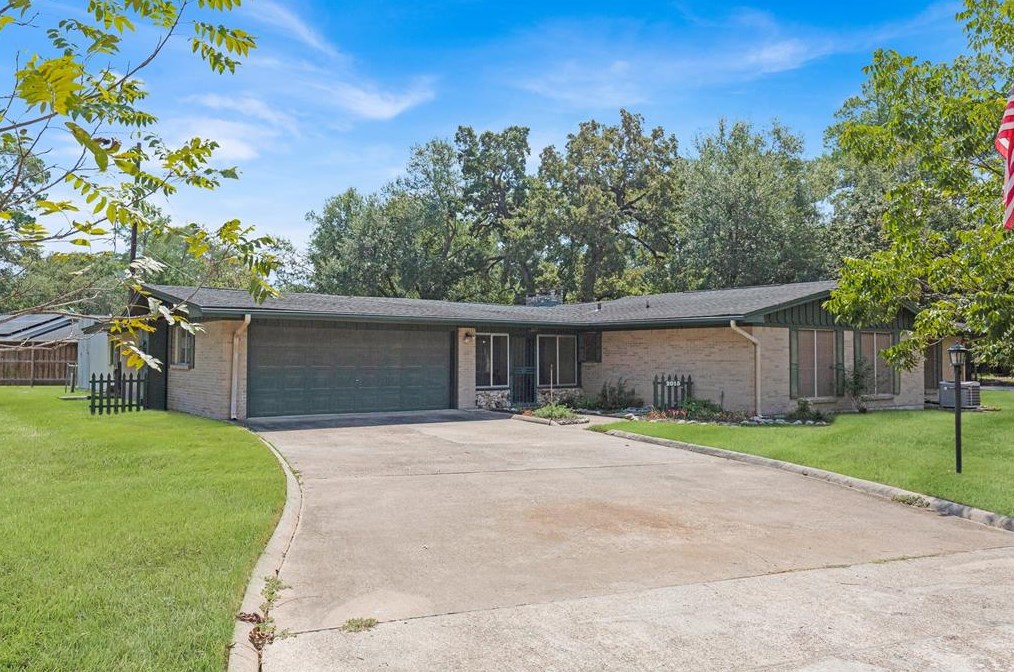 2015 Silver Leaf Dr, Spring TX  77388-6242 exterior