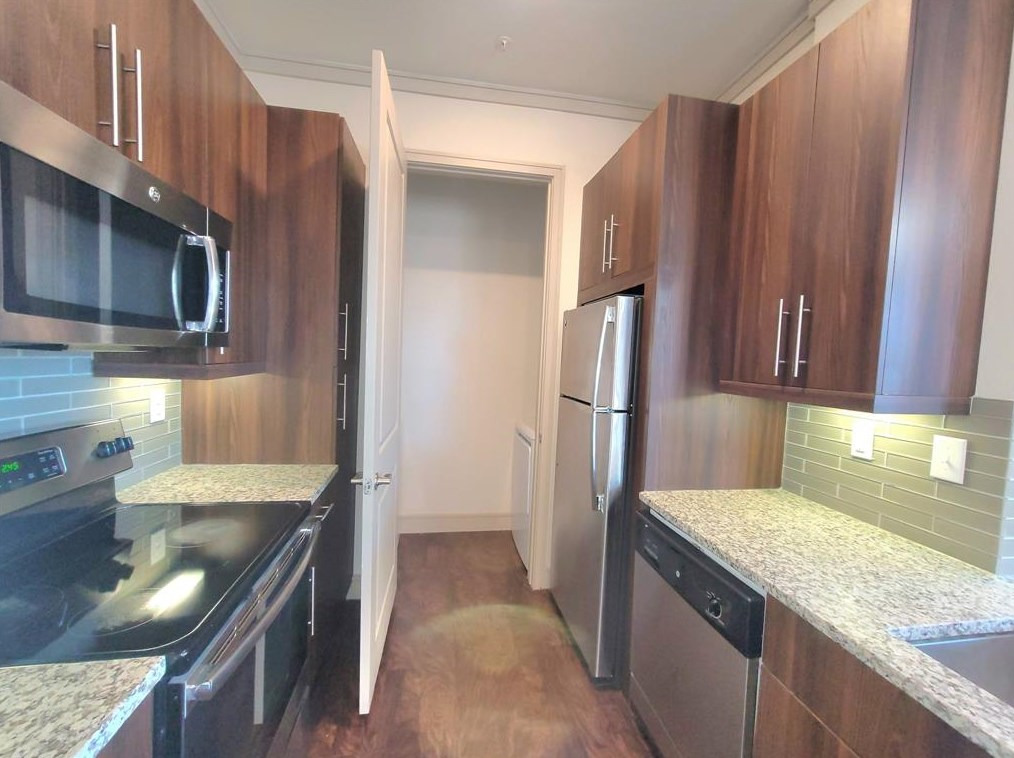 1800 St Joseph Pkwy #524, Houston, TX 77003