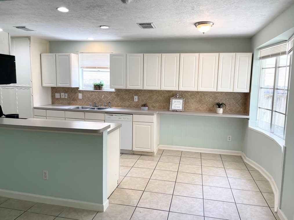 11247 Hendon Ln, Houston, TX 77072-3504