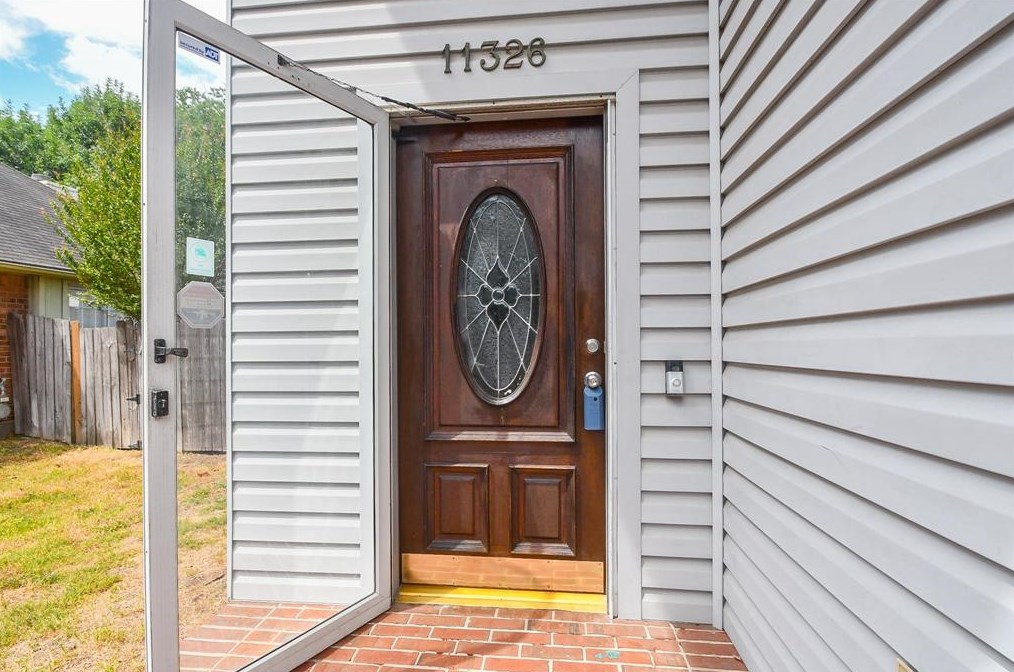 11326 Meadowchase Dr, Houston, TX 77065-4923