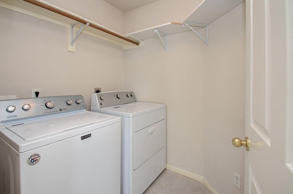 9730 Fieldbloom Ln, Sugar Land, TX 77498