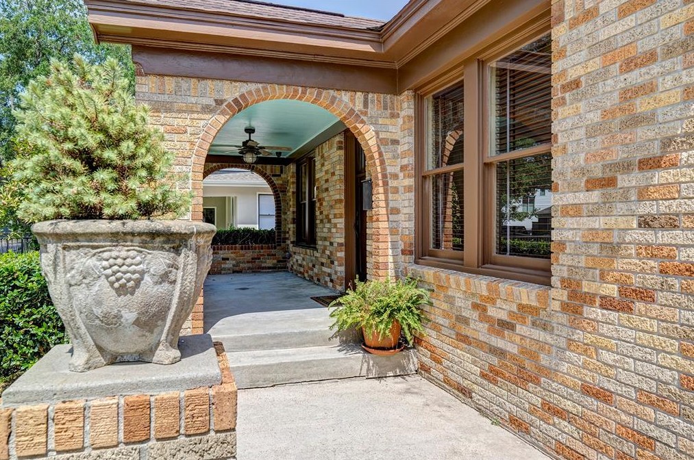 907 Redan St, Houston, TX 77009