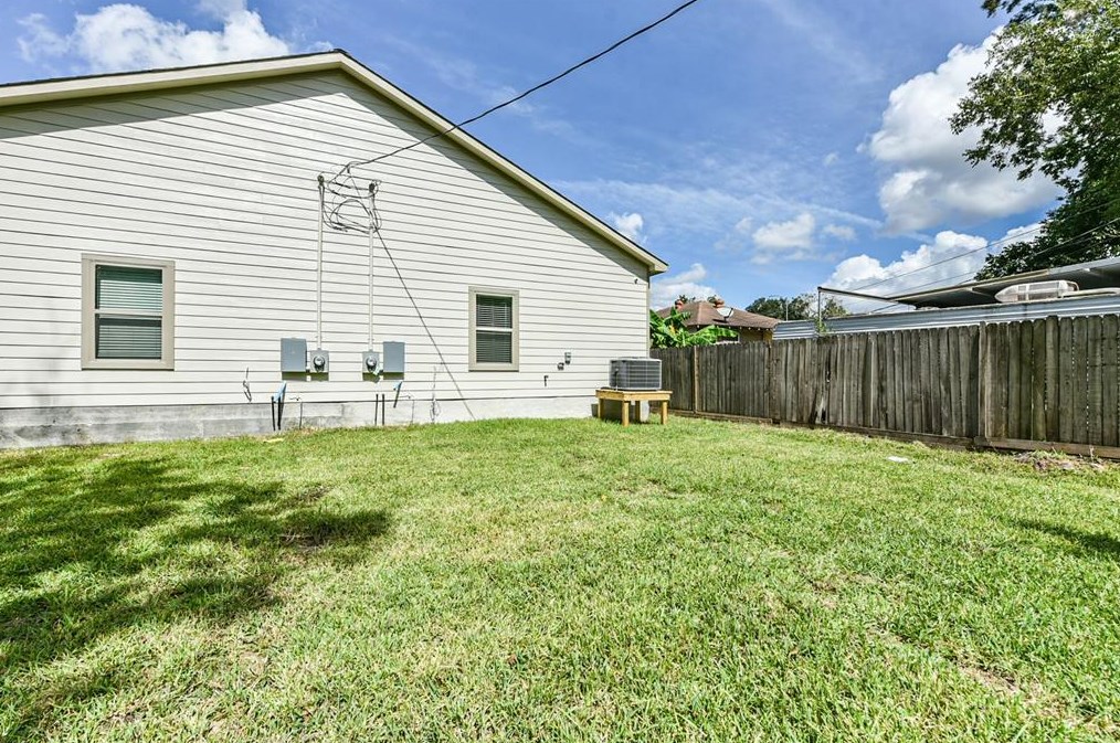 5114 Higgins St, Houston TX 77033-3231 exterior