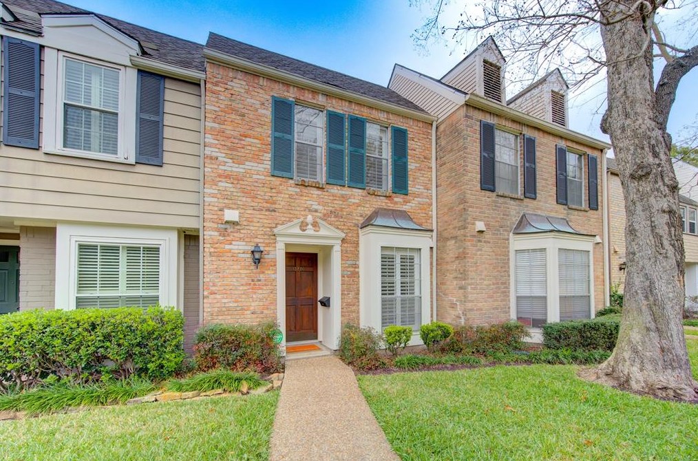 13226 Trail Hollow Dr, Houston, TX 77079-0037